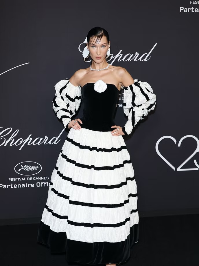 người mẫu mặc hở ảnh 10 nguoi mau mac ho anh 10