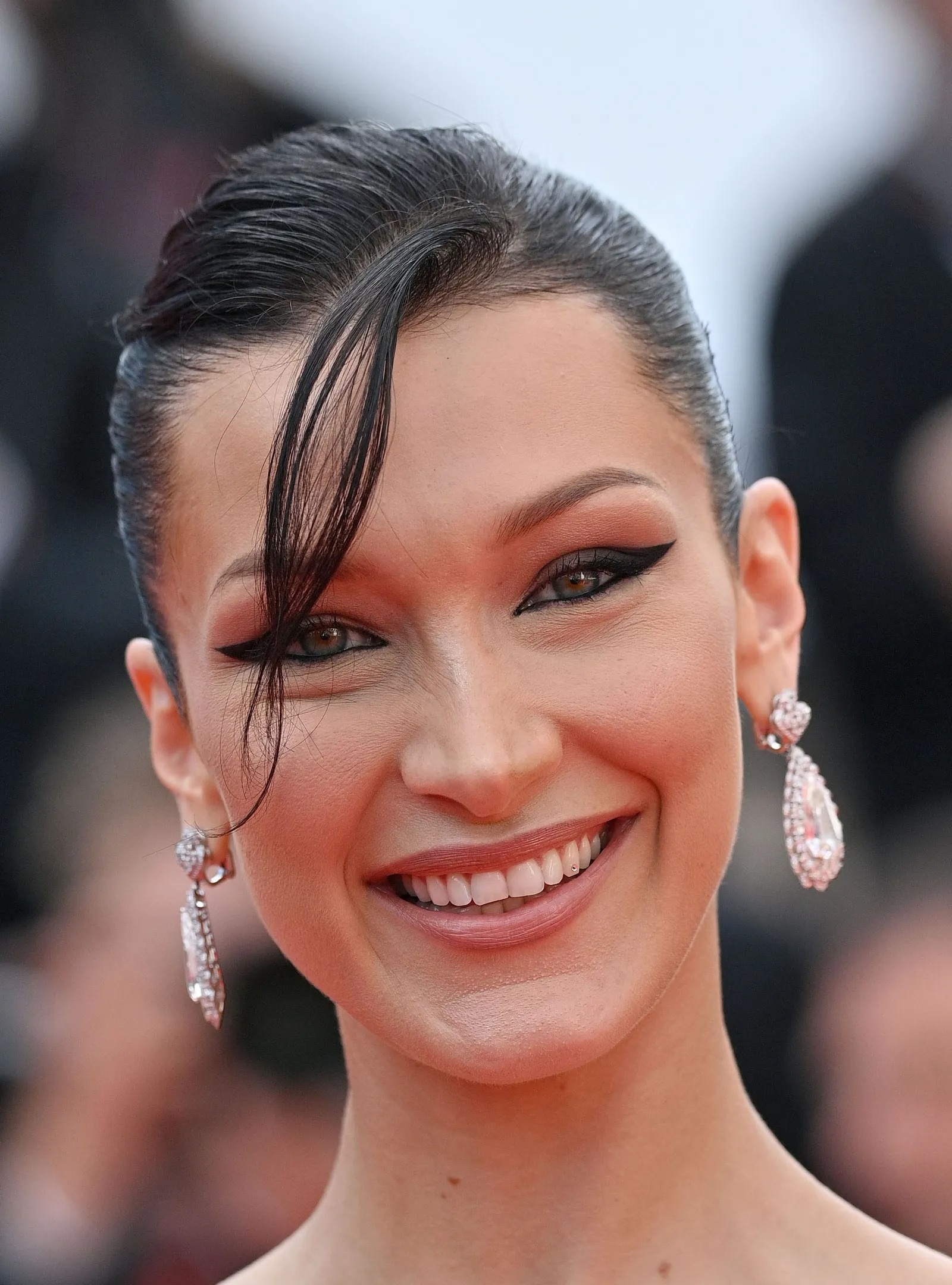 bella hadid đính răng kim cương ảnh 1 bella hadid dinh rang kim cuong anh 1