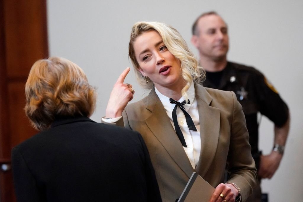 Johnny Depp thang kien nhu cu troi giang cho Me Too anh 9