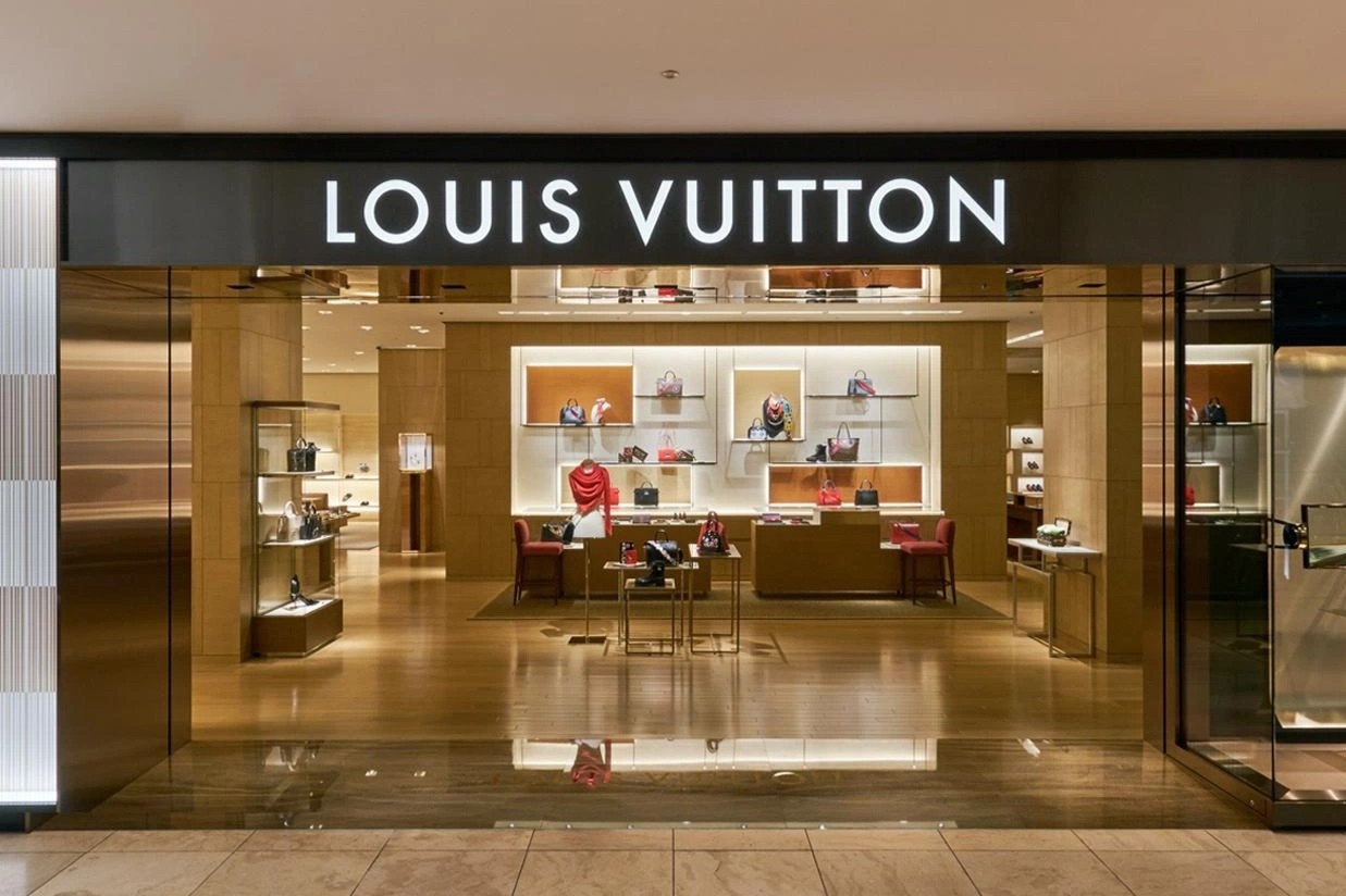 Nguoi Trung Quoc di tham dinh tui sau vu Louis Vuitton ban do fake hinh anh