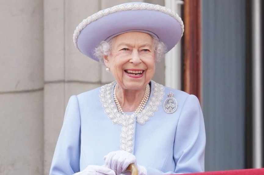 An y trang phuc xanh nhat cua Nu hoang Elizabeth II hinh anh