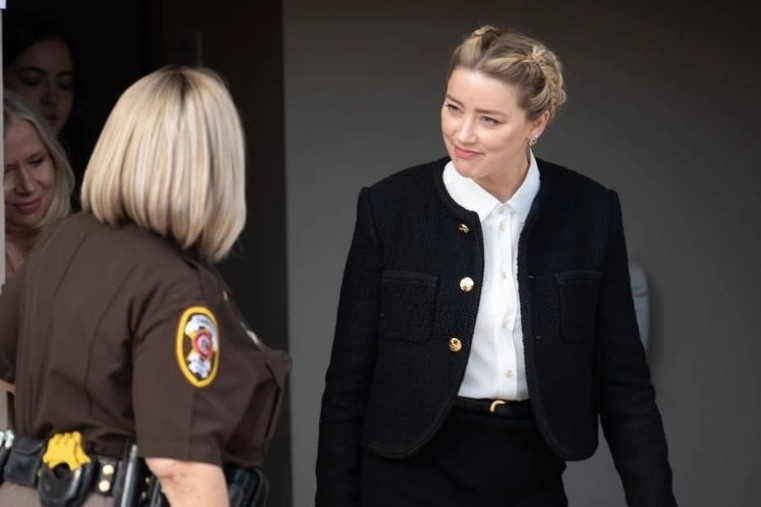 10 khoanh khac Amber Heard den toa hinh anh