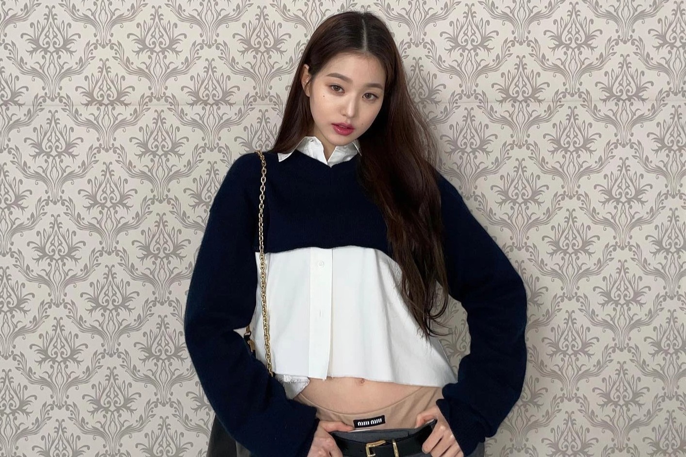 Cach mac lo noi y, ho eo khong phan cam nhu sao Han hinh anh