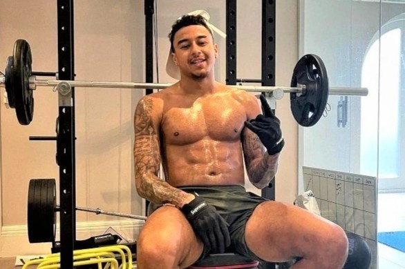 Thoi quen khong the tu bo cua Jesse Lingard hinh anh