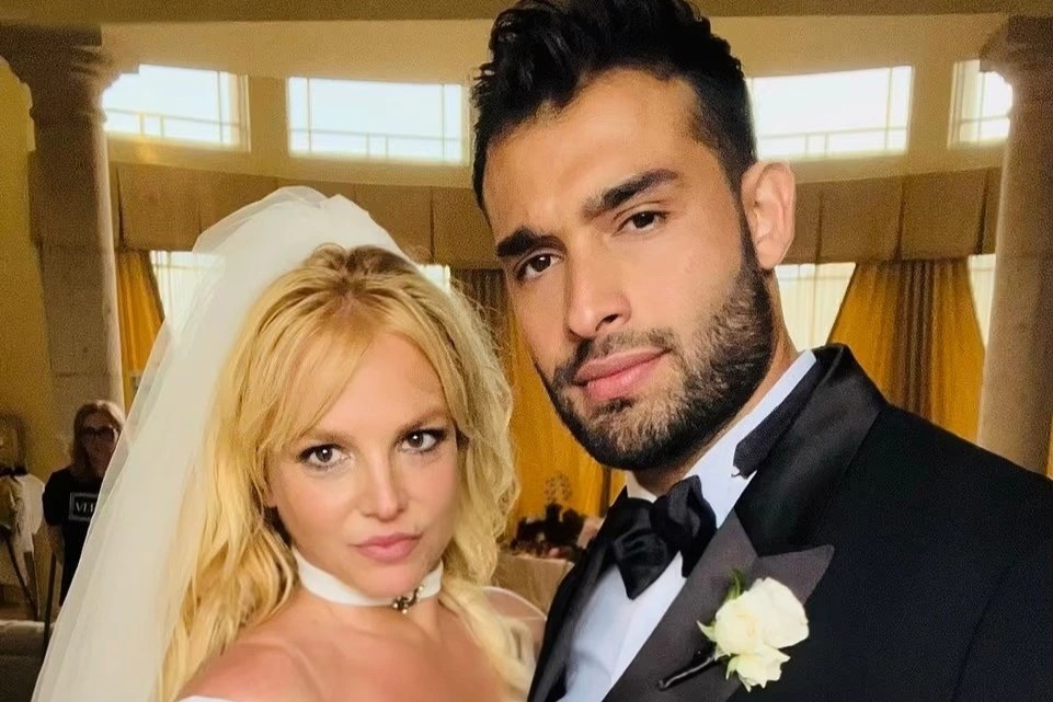 Trang suc cuoi 440.000 USD cua Britney Spears hinh anh