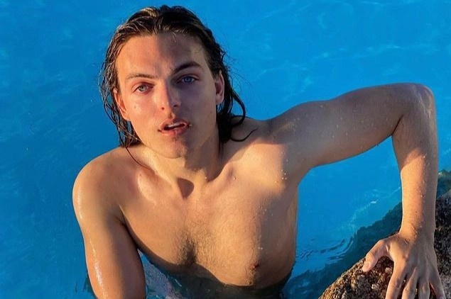 Con trai 20 tuoi cua sieu sao Elizabeth Hurley hinh anh