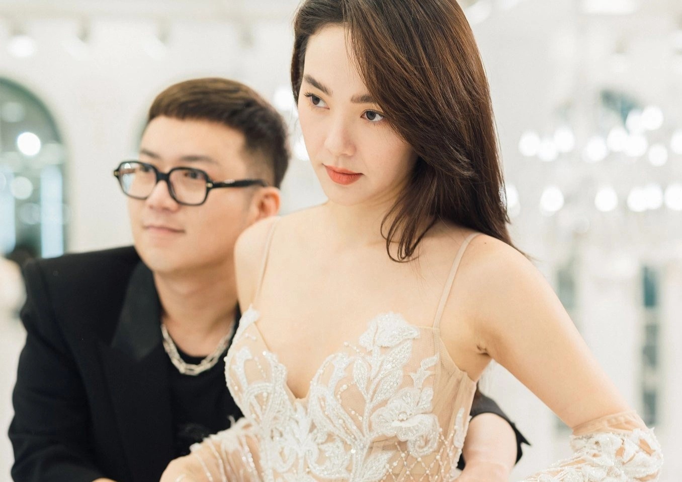 Ly do Minh Hang chon vay cuoi sexy hinh anh