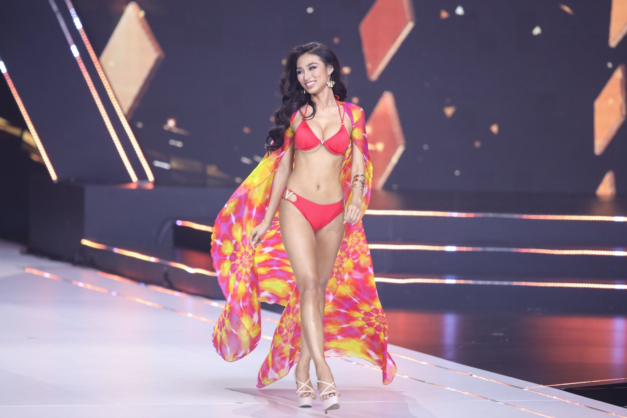 phan thi ao tam anh 18