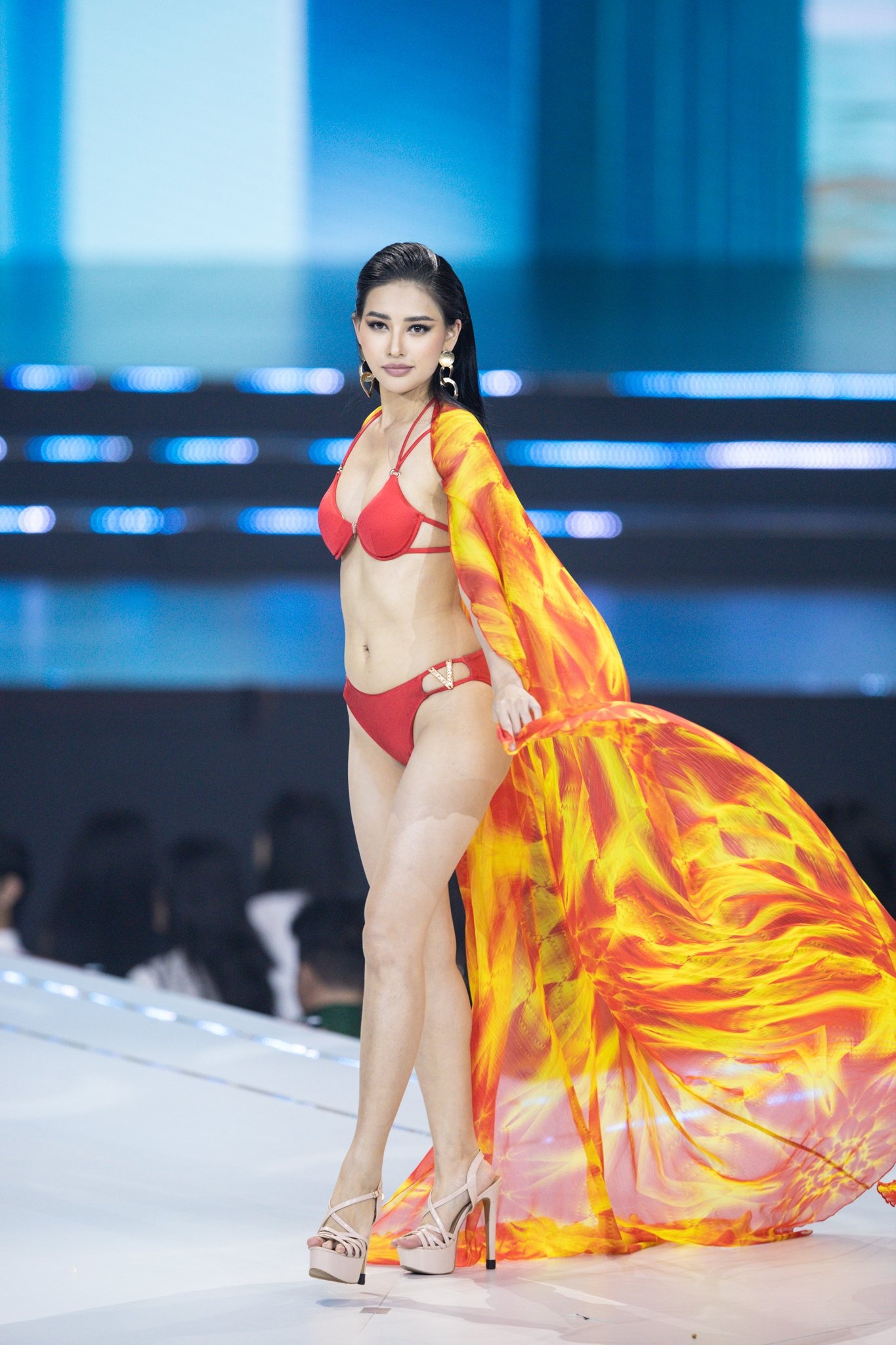 phan thi ao tam anh 4