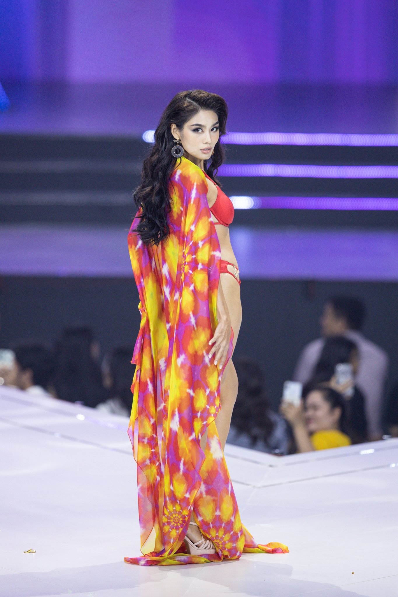 phan thi ao tam anh 9