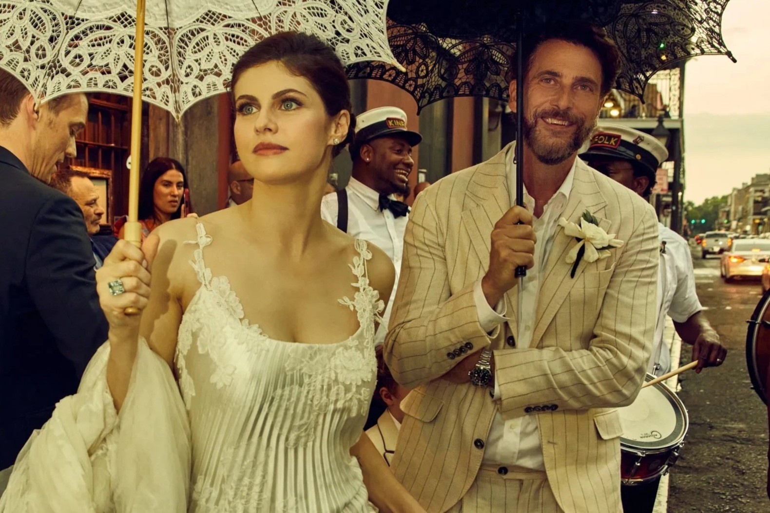 Minh tinh mac vay cuoi nhu dam ngu hinh anh