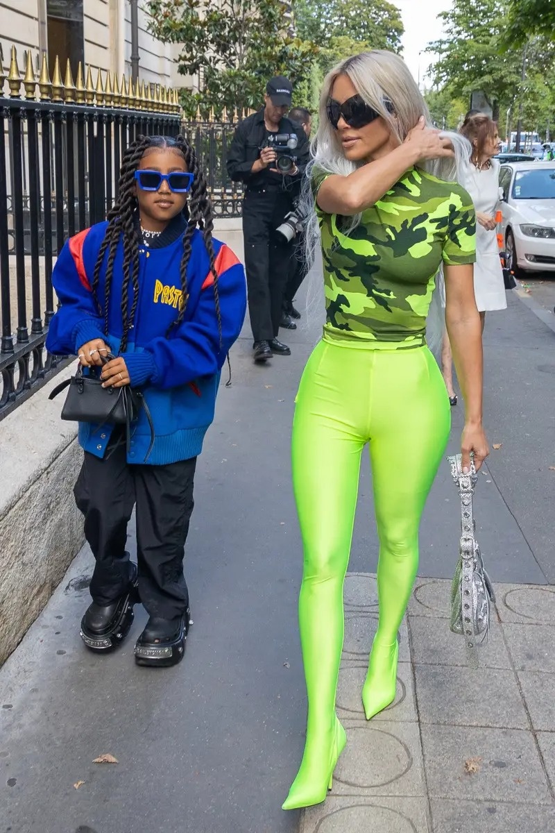 con gai kim kardashian anh 10