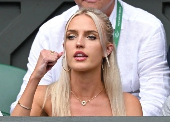 Nguoi mau 24 tuoi thu hut hon ca David Beckham o Wimbledon hinh anh