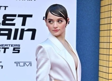 Nu dien vien 23 tuoi noi bat voi vay xe sau hinh anh