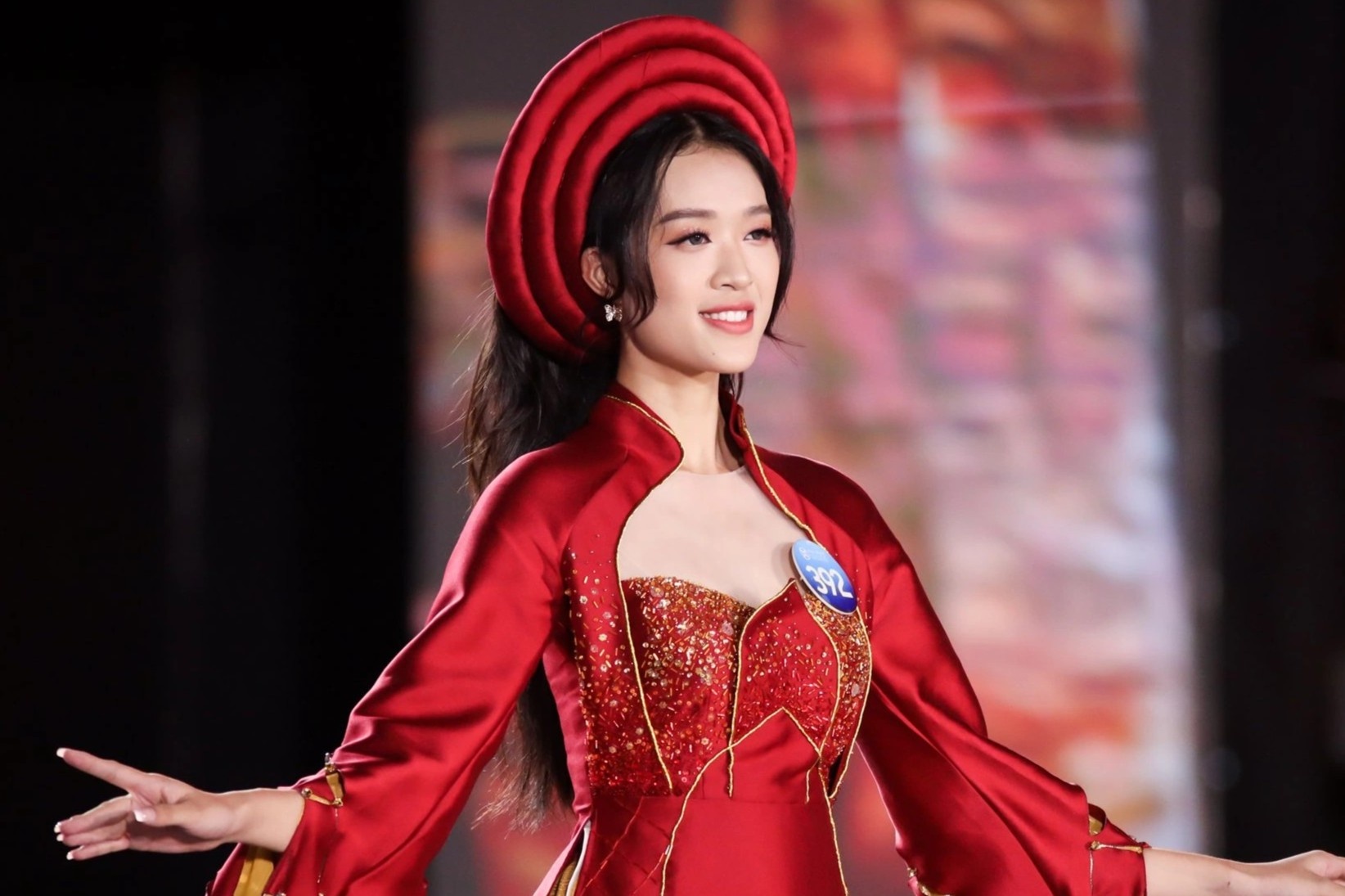 Thi sinh Hoa hau The gioi Viet Nam dien 4 bo suu tap ao dai hinh anh