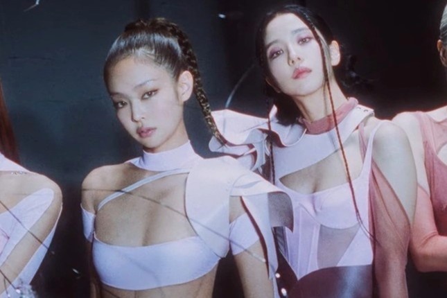 Jennie (BlackPink) gay tranh cai vi mac ho hinh anh