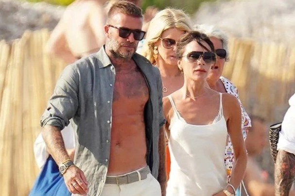 Kieu do cua nguoi noi tieng khi di du lich hinh anh