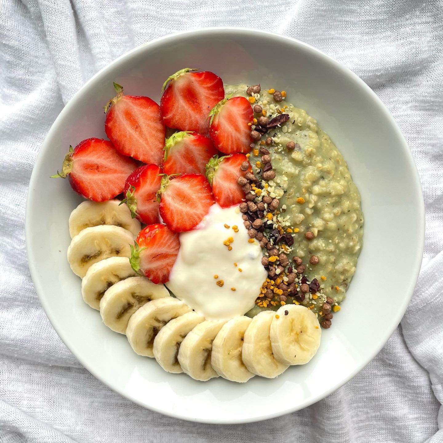 Angelina Jolie khoe eo anh 2