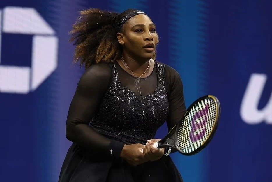 Serena Williams phai coi 4 lop ao de thi dau hinh anh