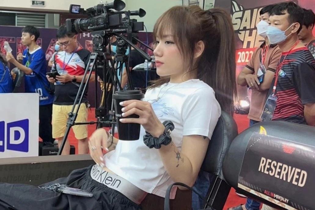 Mau quan nhu Phuong Ly dien tao tranh cai hinh anh