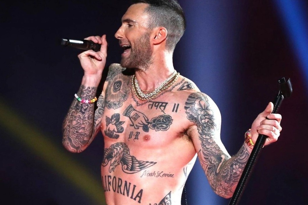 Adam Levine va 30 hinh xam lien quan den vo, gia dinh hinh anh