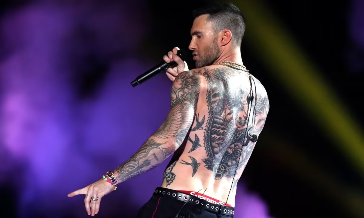 adam levine ngoai tinh anh 10