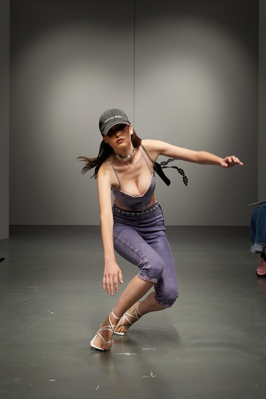 người mẫu té ngã ảnh 1 nguoi mau te nga anh 1