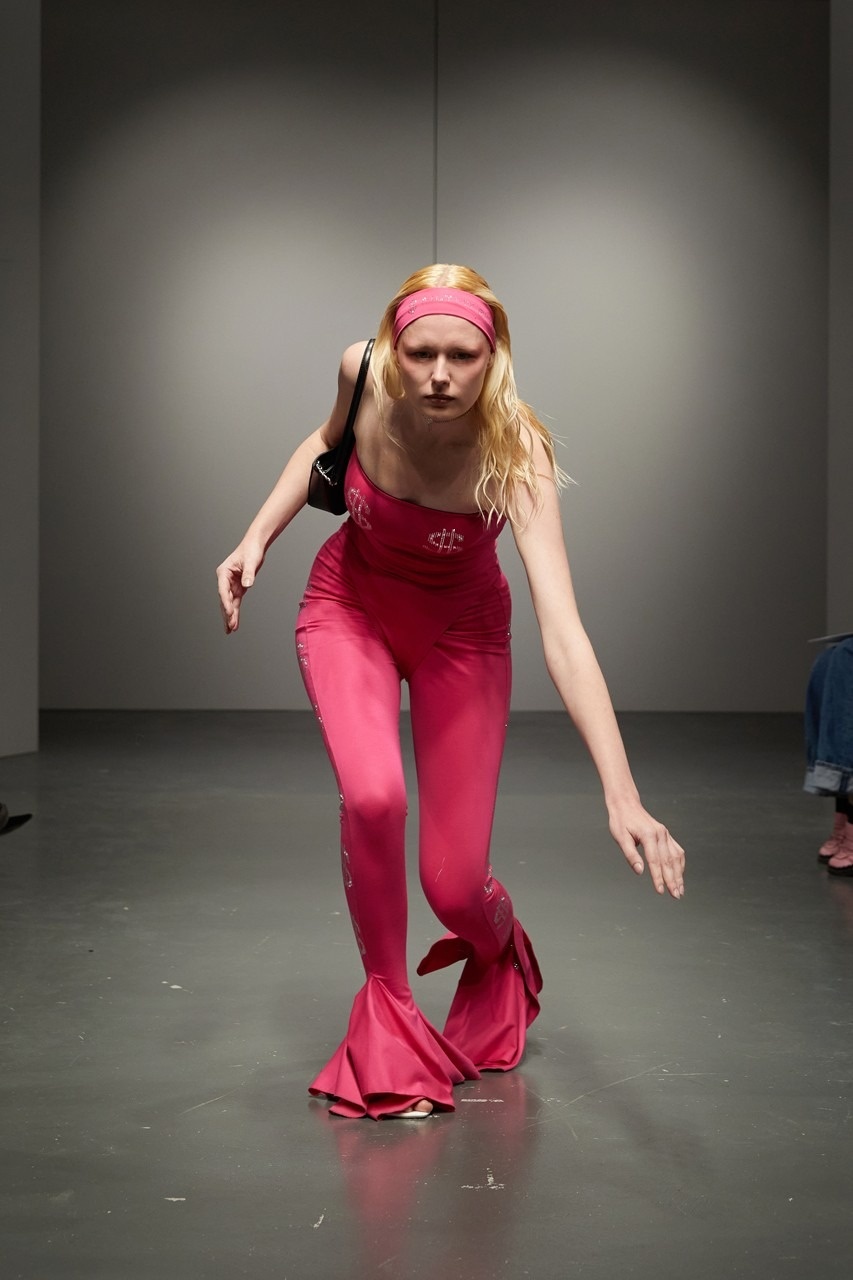 người mẫu té ngã ảnh 8 nguoi mau te nga anh 8