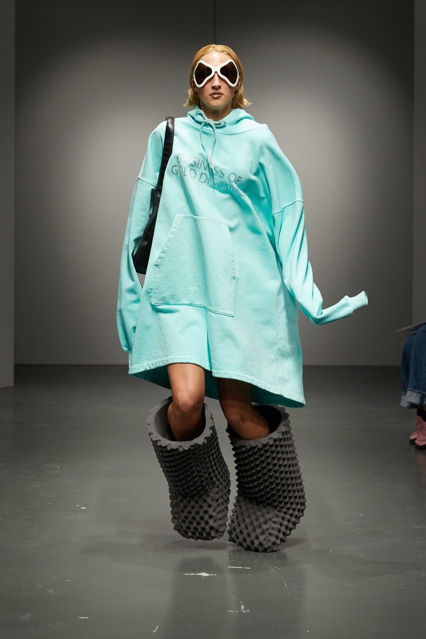 người mẫu té ngã ảnh 6 nguoi mau te nga anh 6