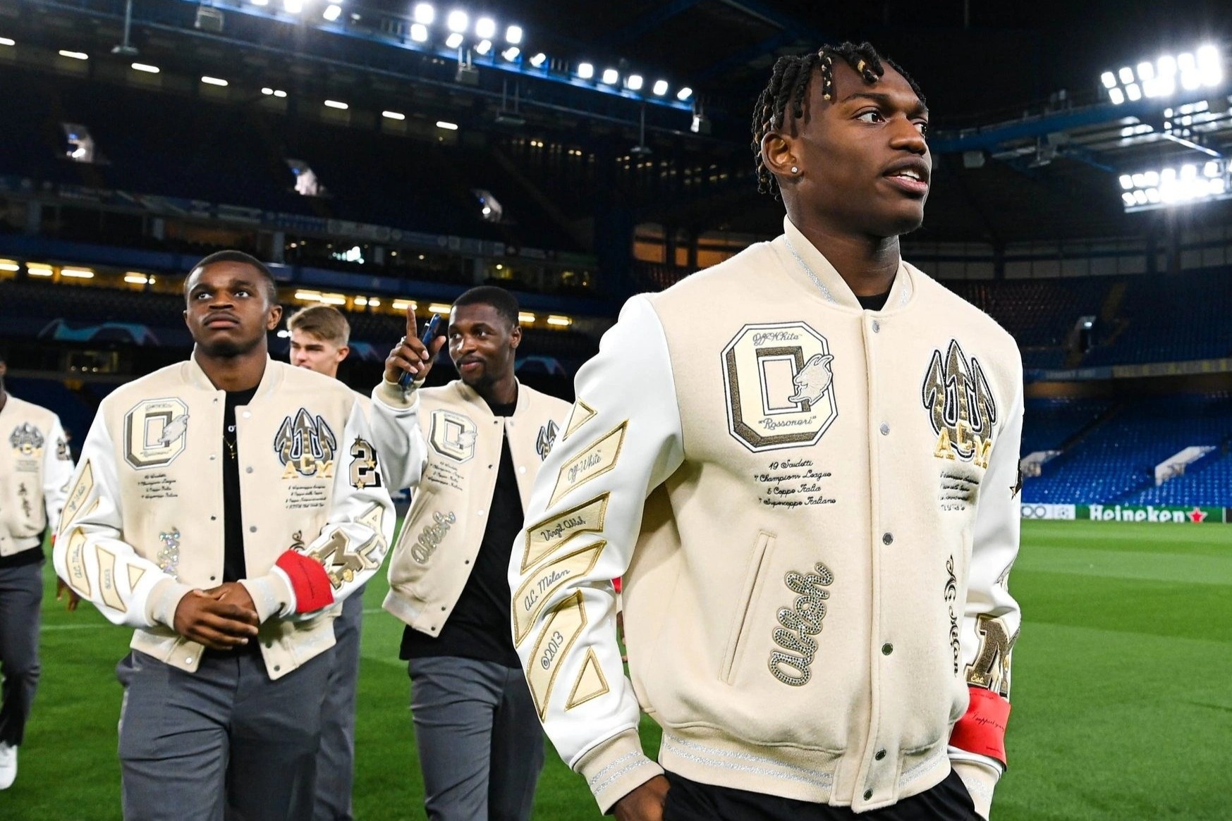 AC Milan x Off-White va 4 man collab an tuong nhat lich su bong da hinh anh