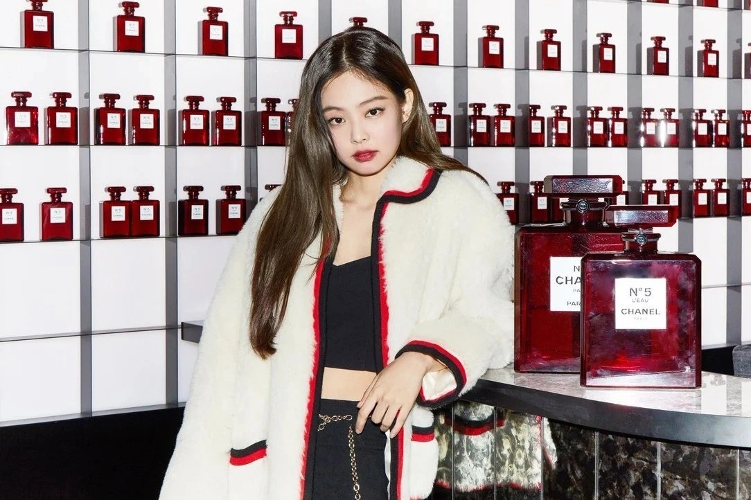 Vi sao Chanel khong ban hang online nhu Louis Vuitton hinh anh