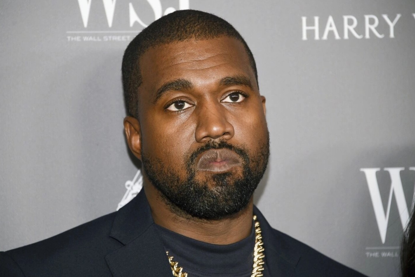 Yeezy thuoc ve ai khi Kanye West va adidas cat dut quan he hinh anh