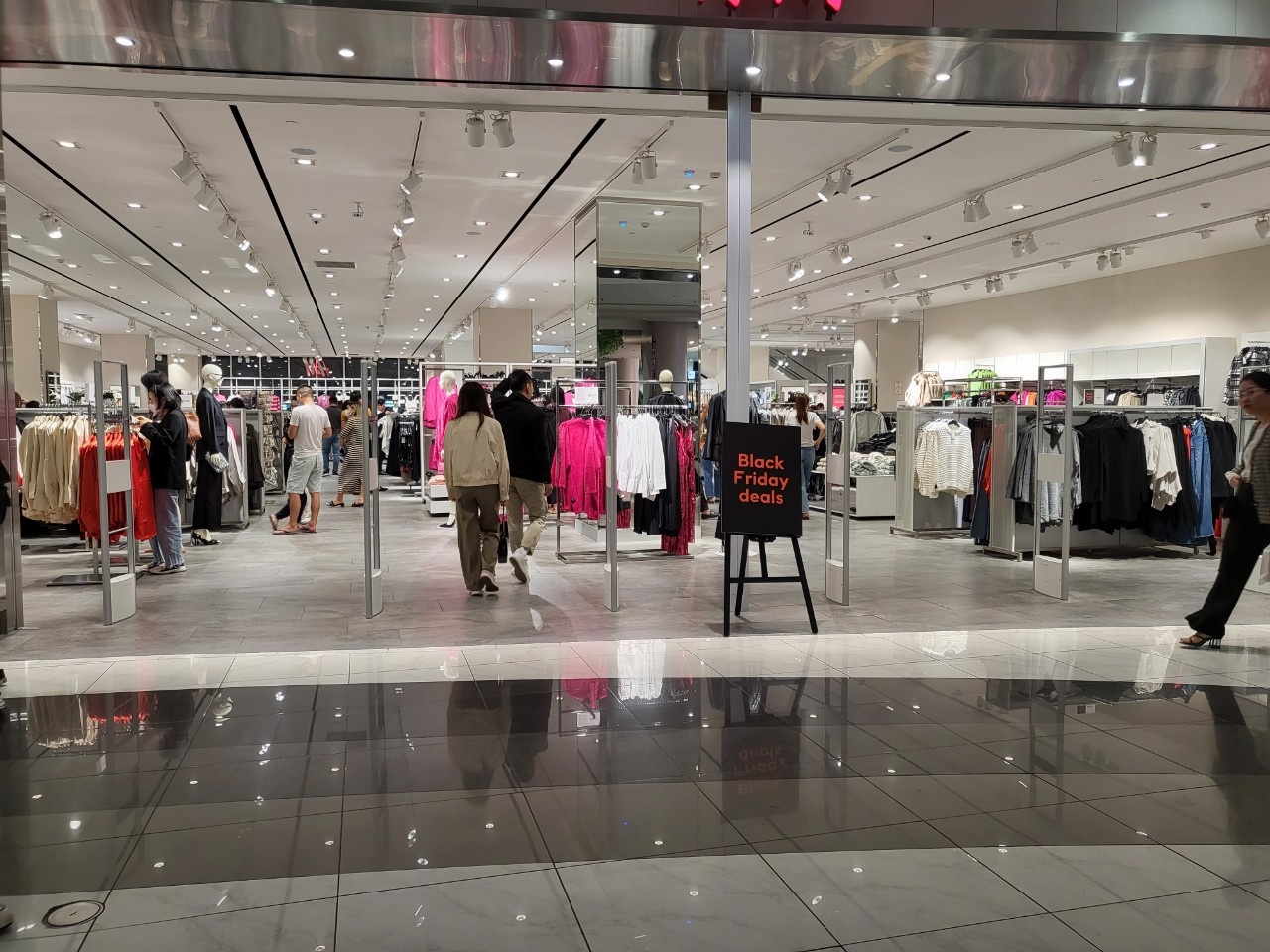 mua sắm black friday ảnh 1 mua sam black friday anh 1