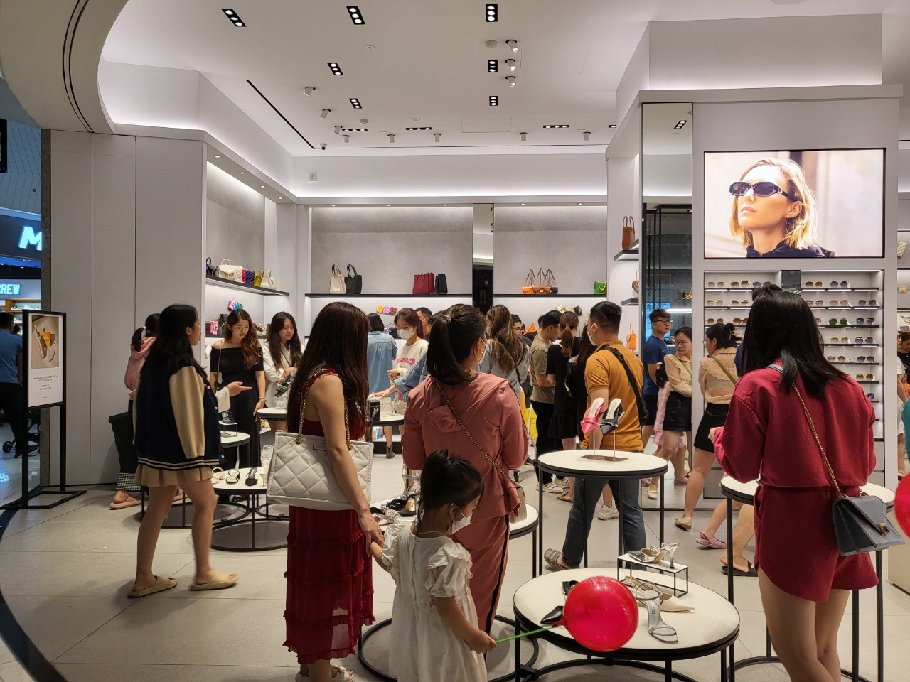 mua sắm black friday ảnh 2 mua sam black friday anh 2