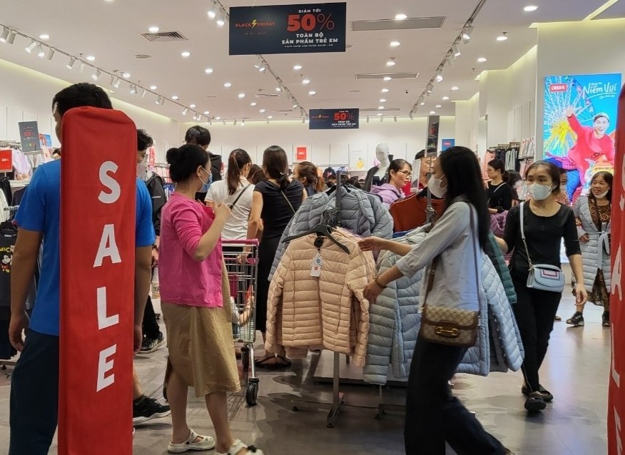 That vong khi mua quan ao dip Black Friday hinh anh