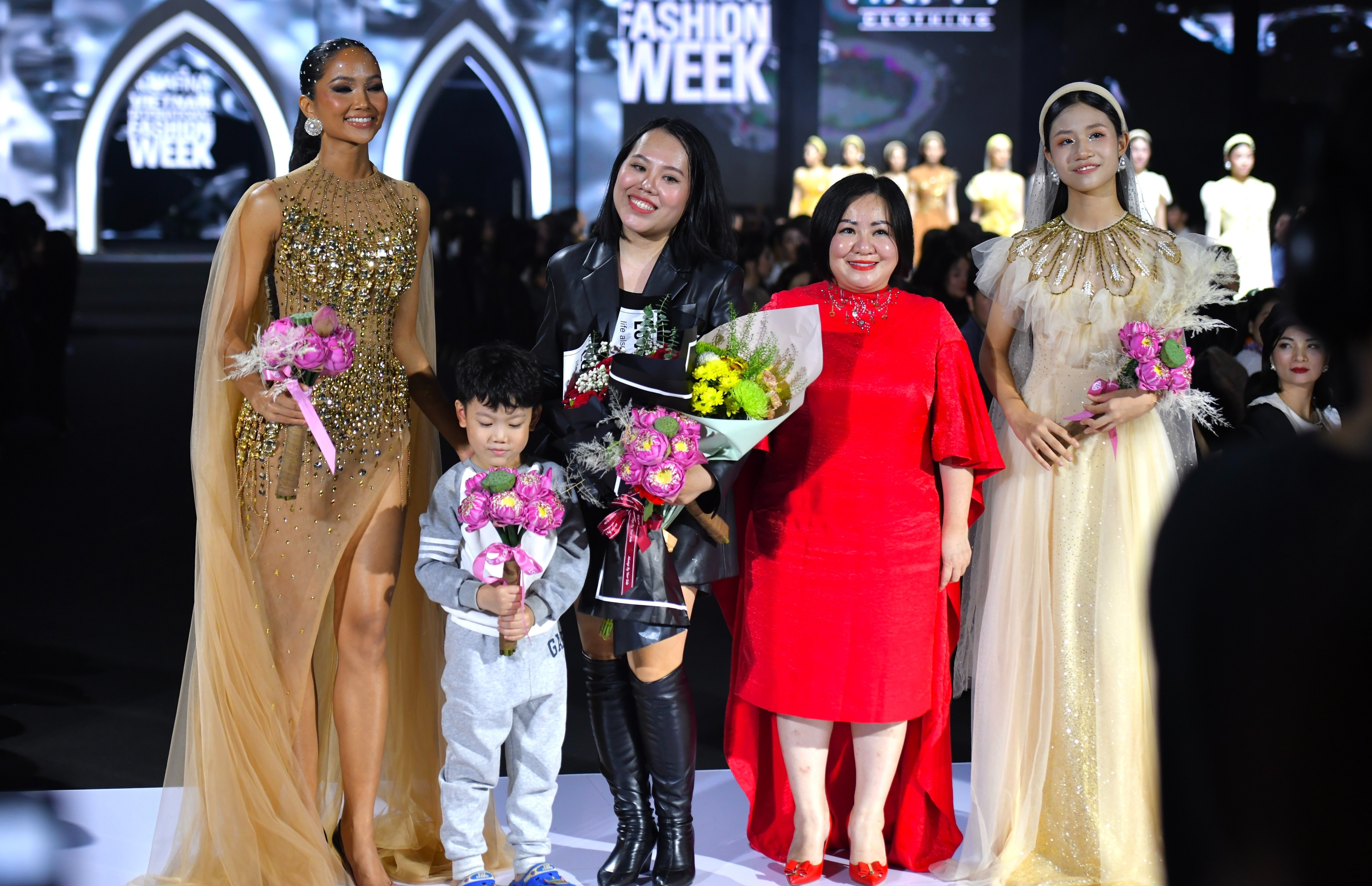 hoa hau catwalk anh 10