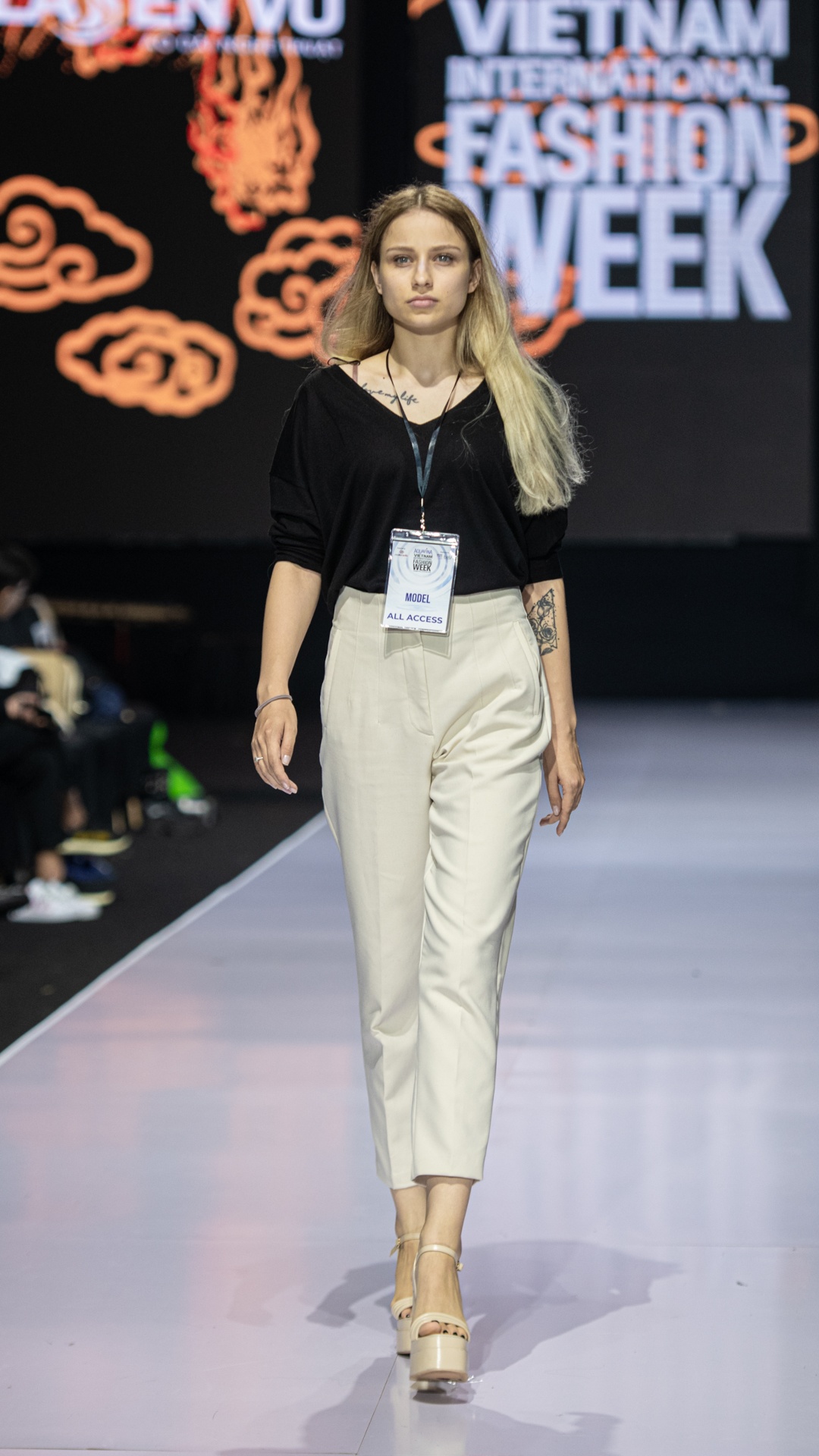 nguoi mau Viet anh 24