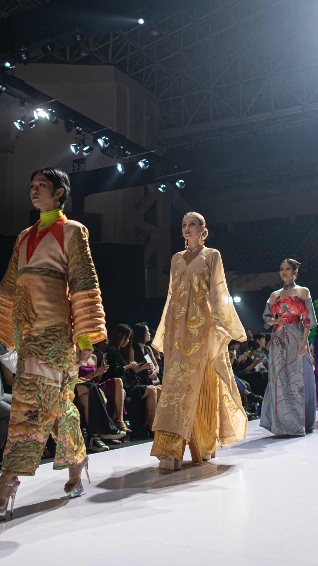 nguoi mau Viet anh 32