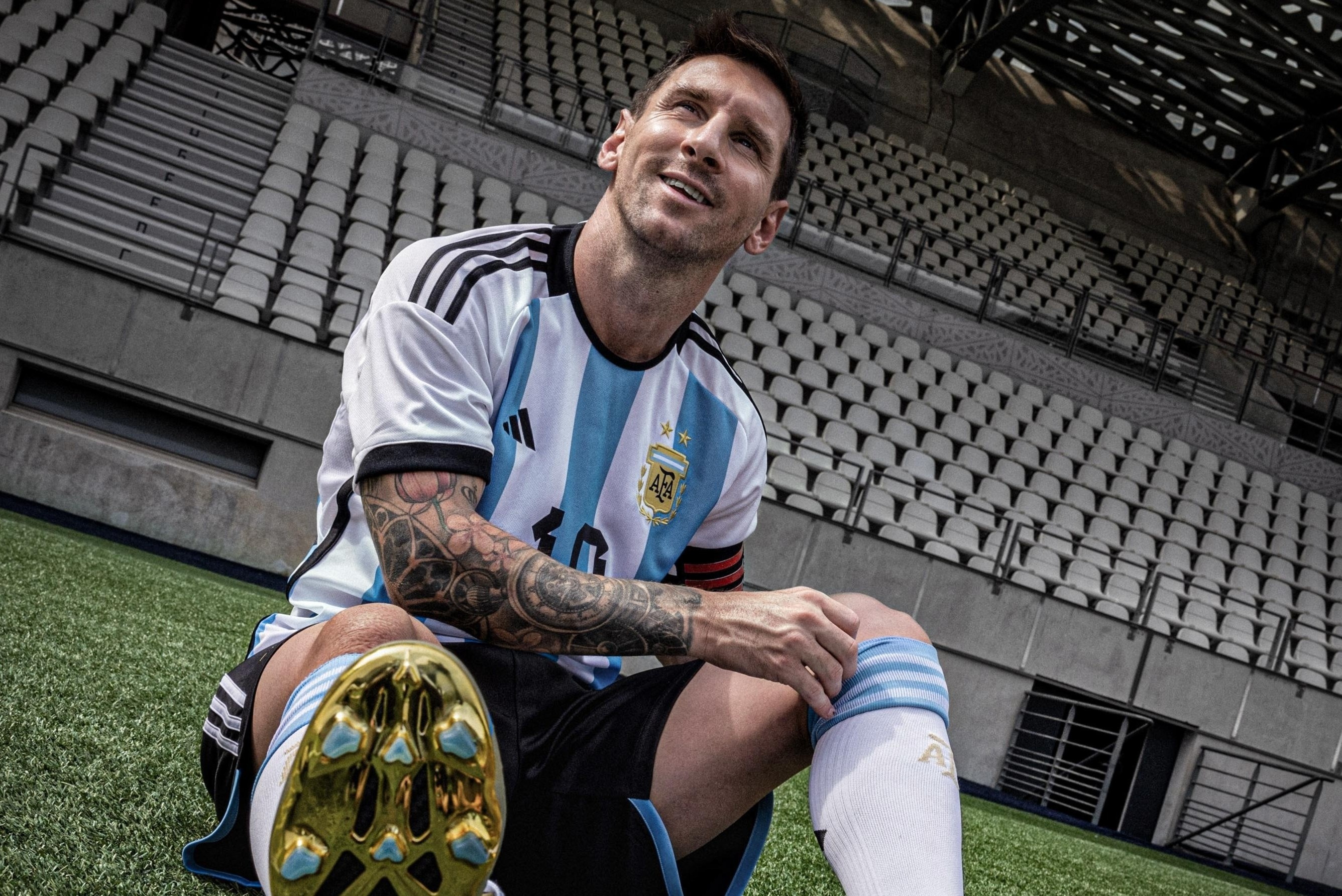 Nhung doi giay dac biet cua Messi o World Cup hinh anh