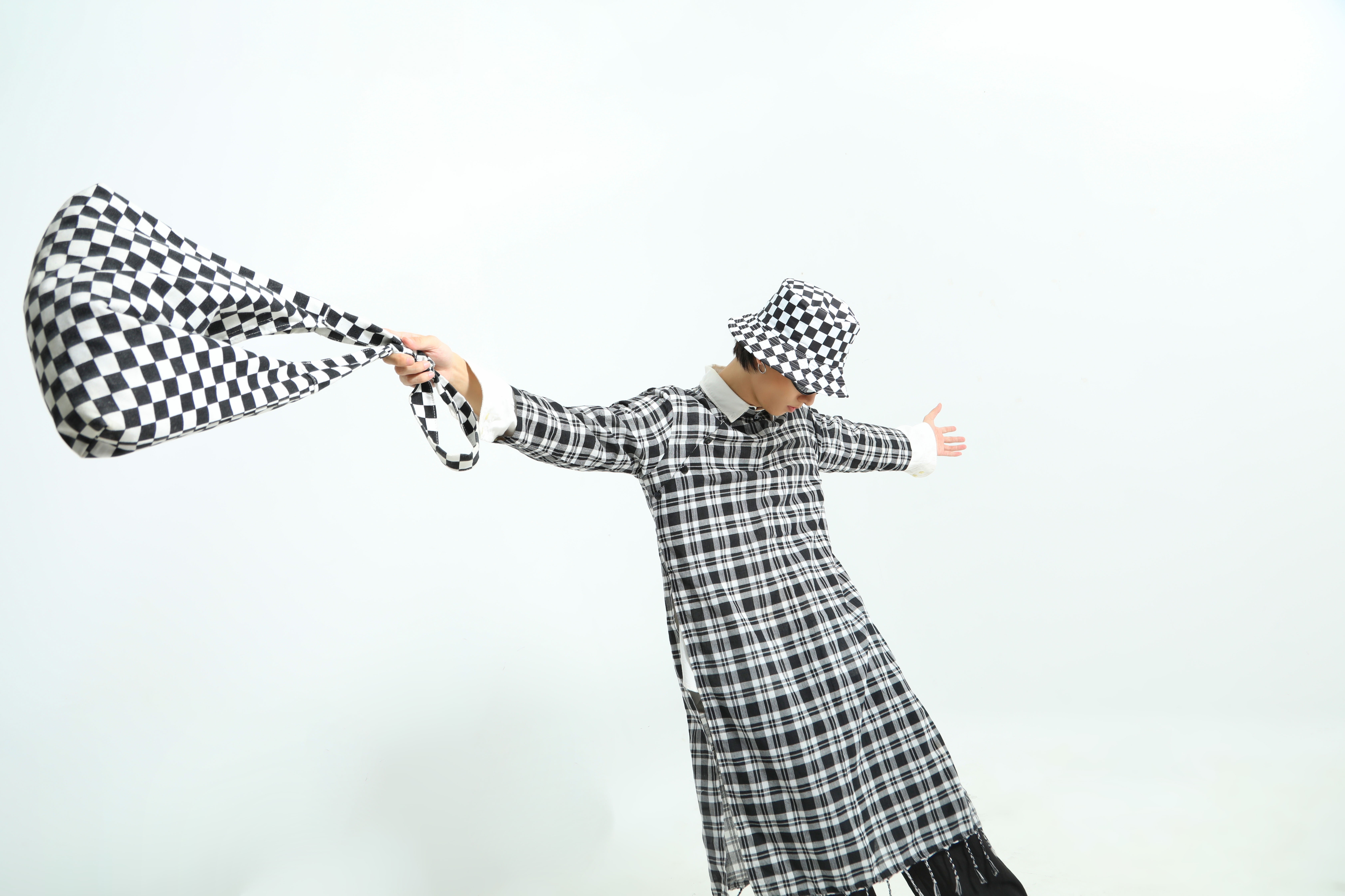 Nam gioi co the mac ao dai voi so mi, gile vao dip Tet 2023 hinh anh