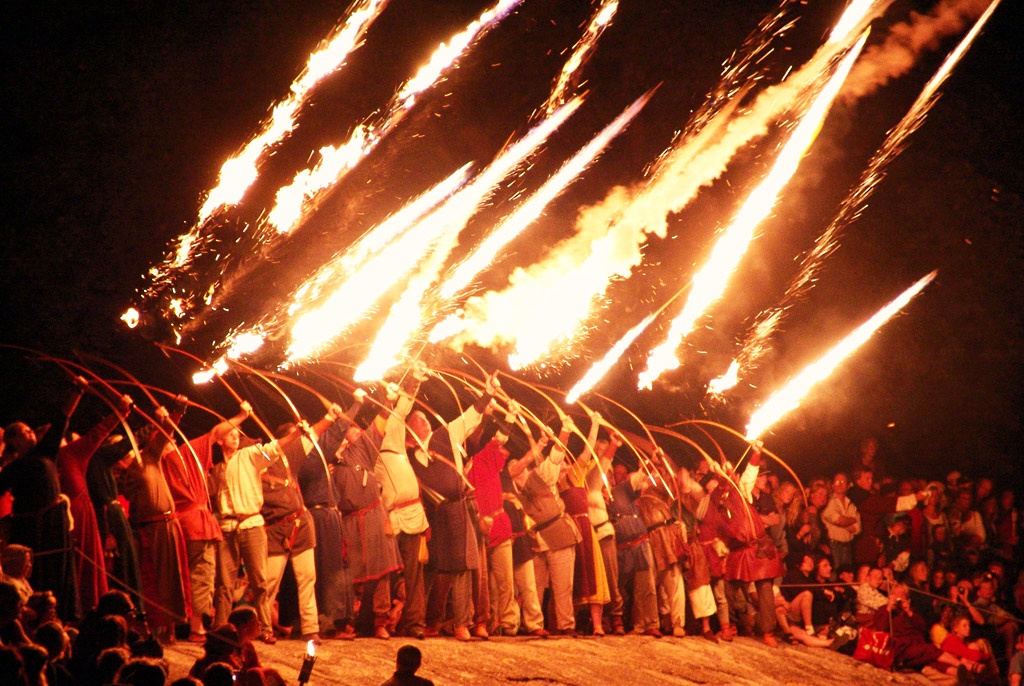 Binh linh co dai tao ra nhung tran 'mua ten lua' nhu the nao? hinh anh