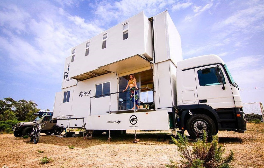 Khach san di dong, co kha nang bien hinh nhu robot Transformer hinh anh