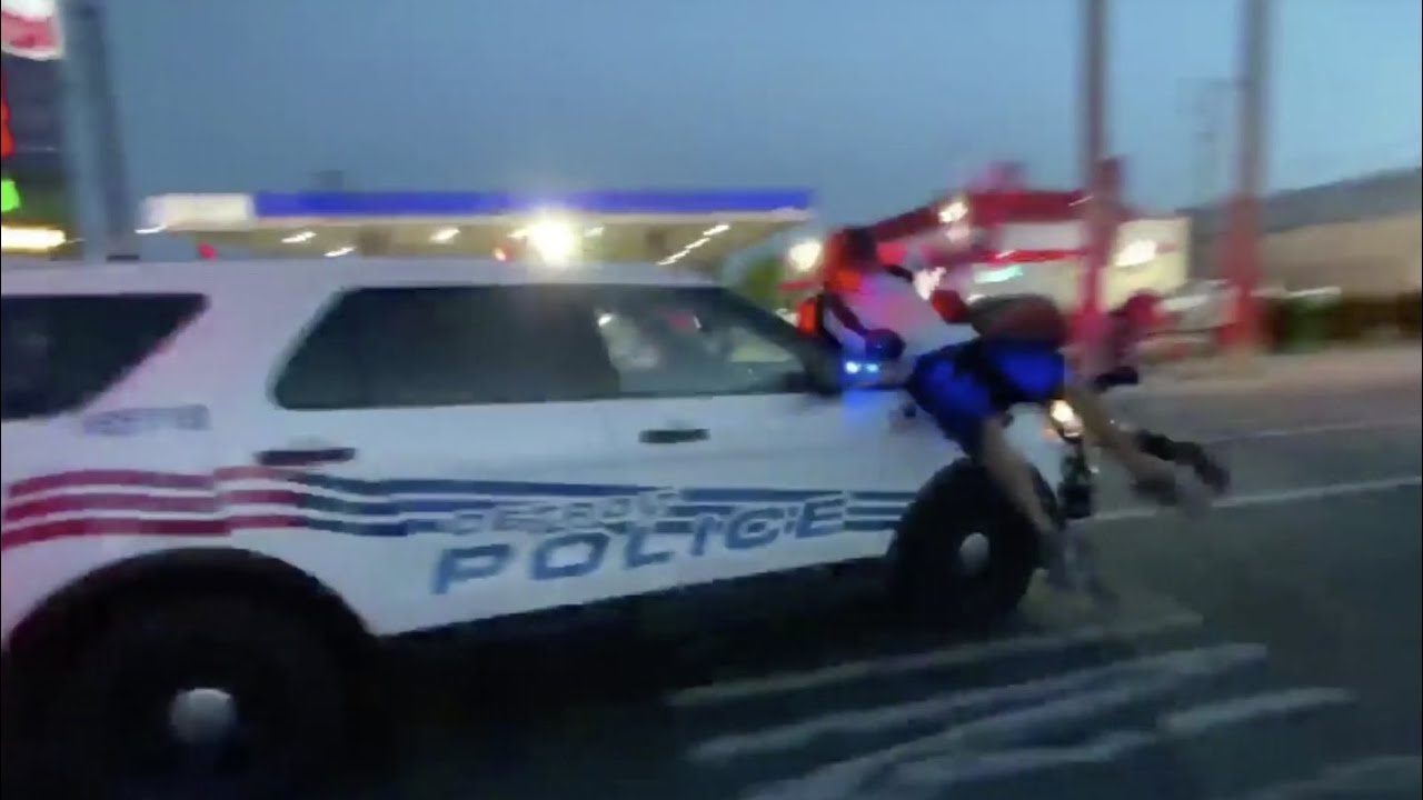 Canh sat dam xe thang vao nguoi bieu tinh tai My hinh anh