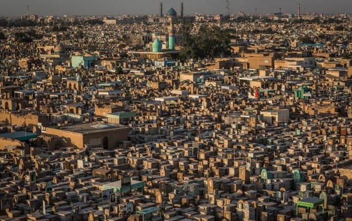 Nghia trang lon nhat the gioi dang qua tai hinh anh