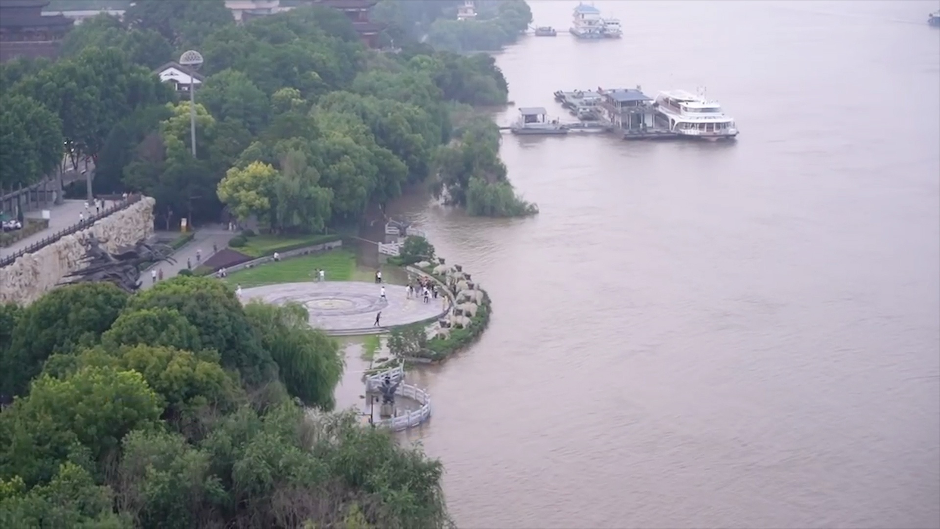 Nuoc song Truong Giang dang cao, 20 trieu dan bi anh huong cuoc song hinh anh