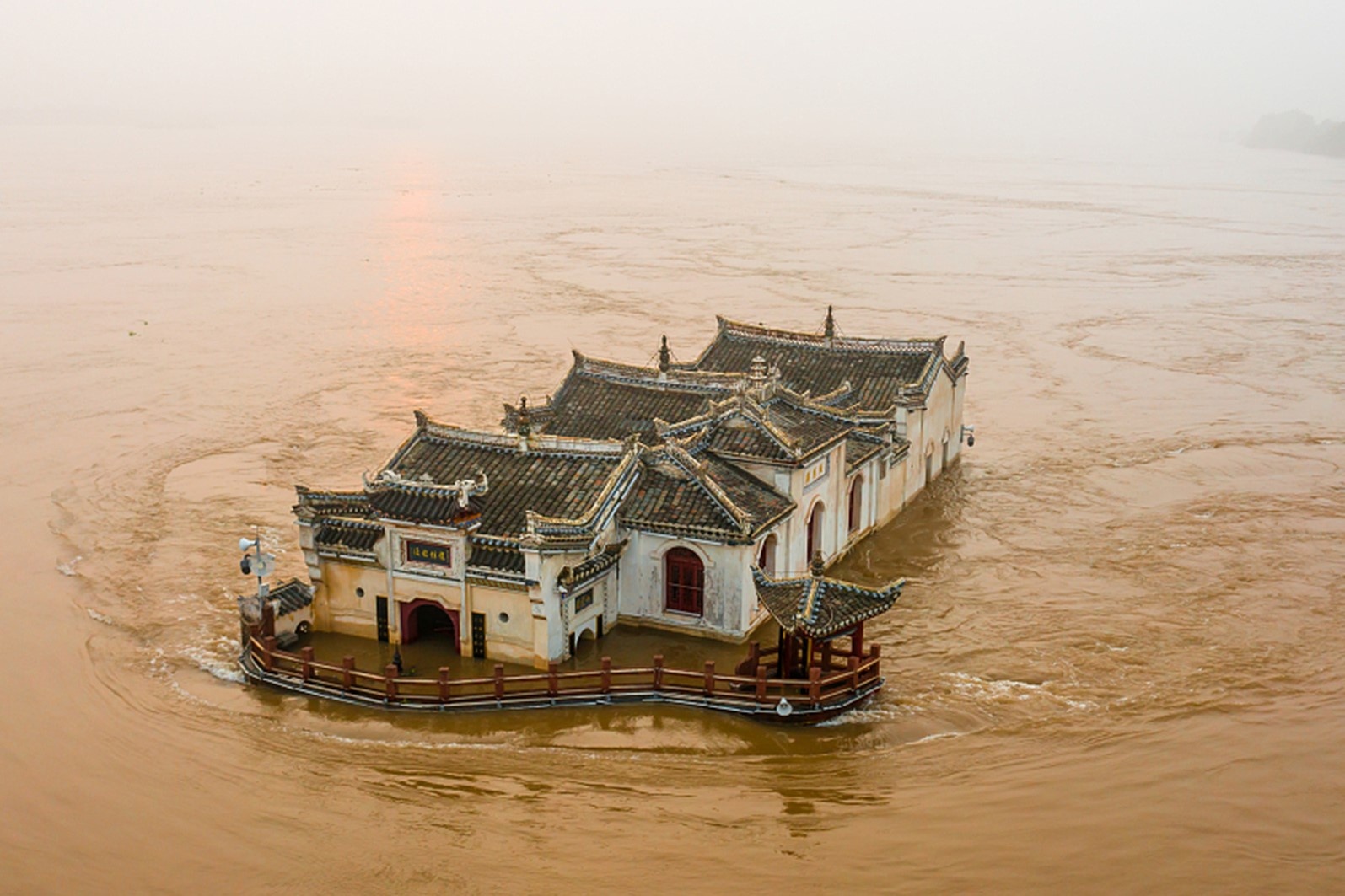 Ngoi den 700 nam tuoi dung vung truoc dot lu lich su o Trung Quoc hinh anh