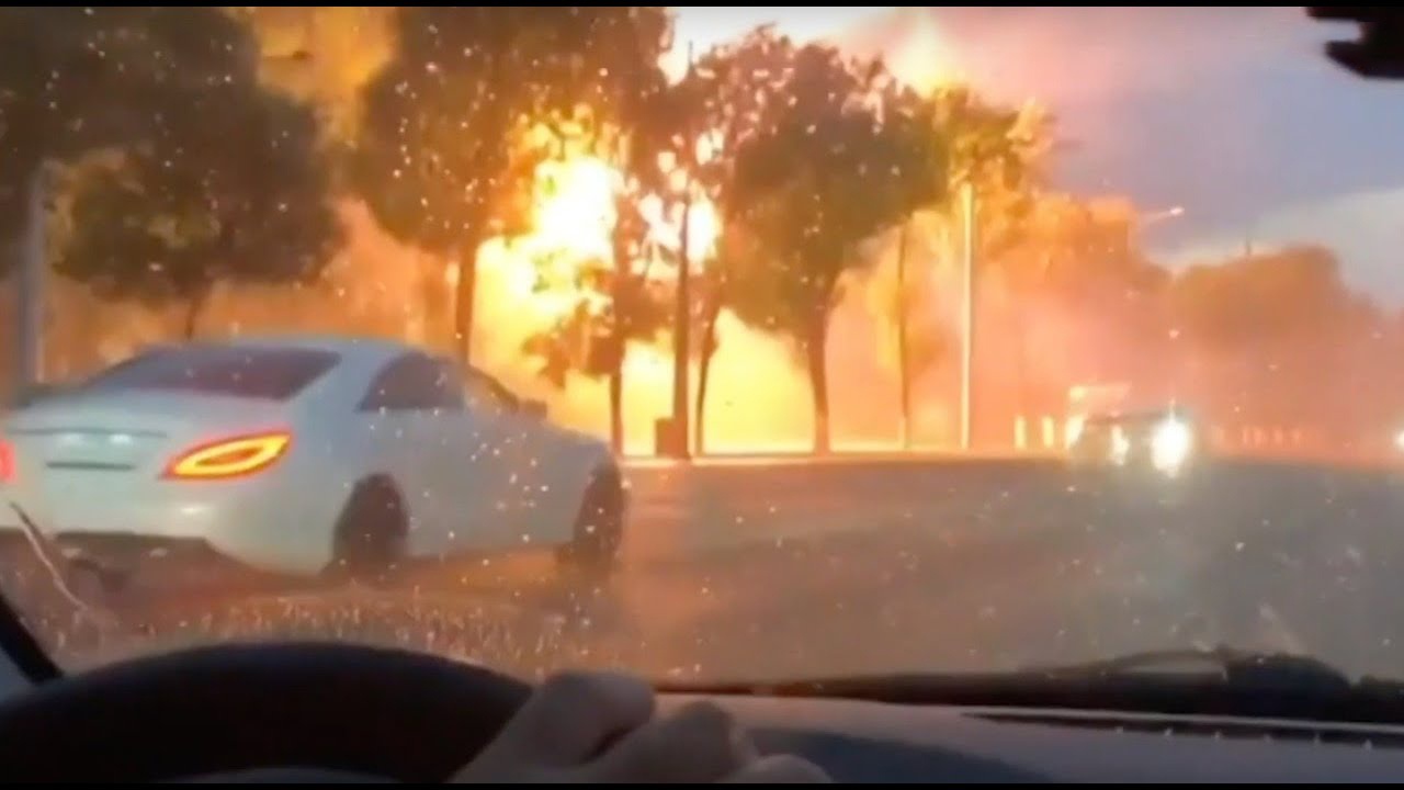 Set bat ngo danh trung duong day dien cao the, tao ra vu no lon o Nga hinh anh