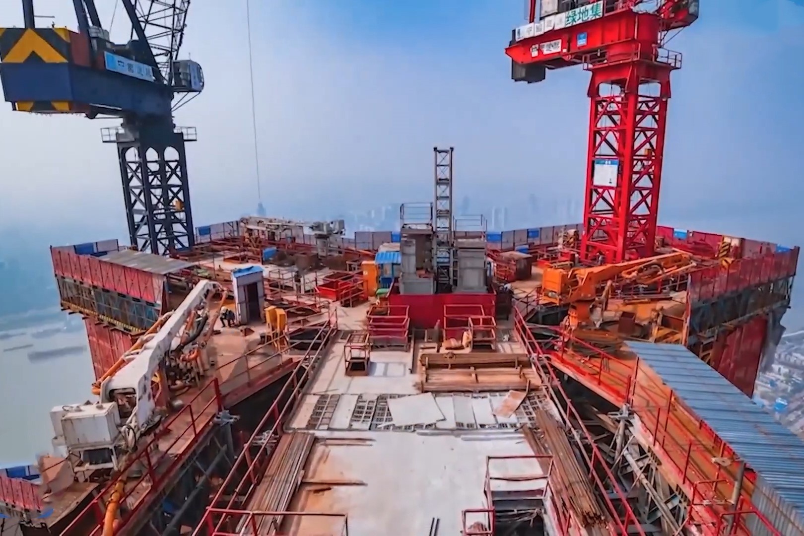 Co may xay chung cu ba ngay mot tang o Trung Quoc hinh anh