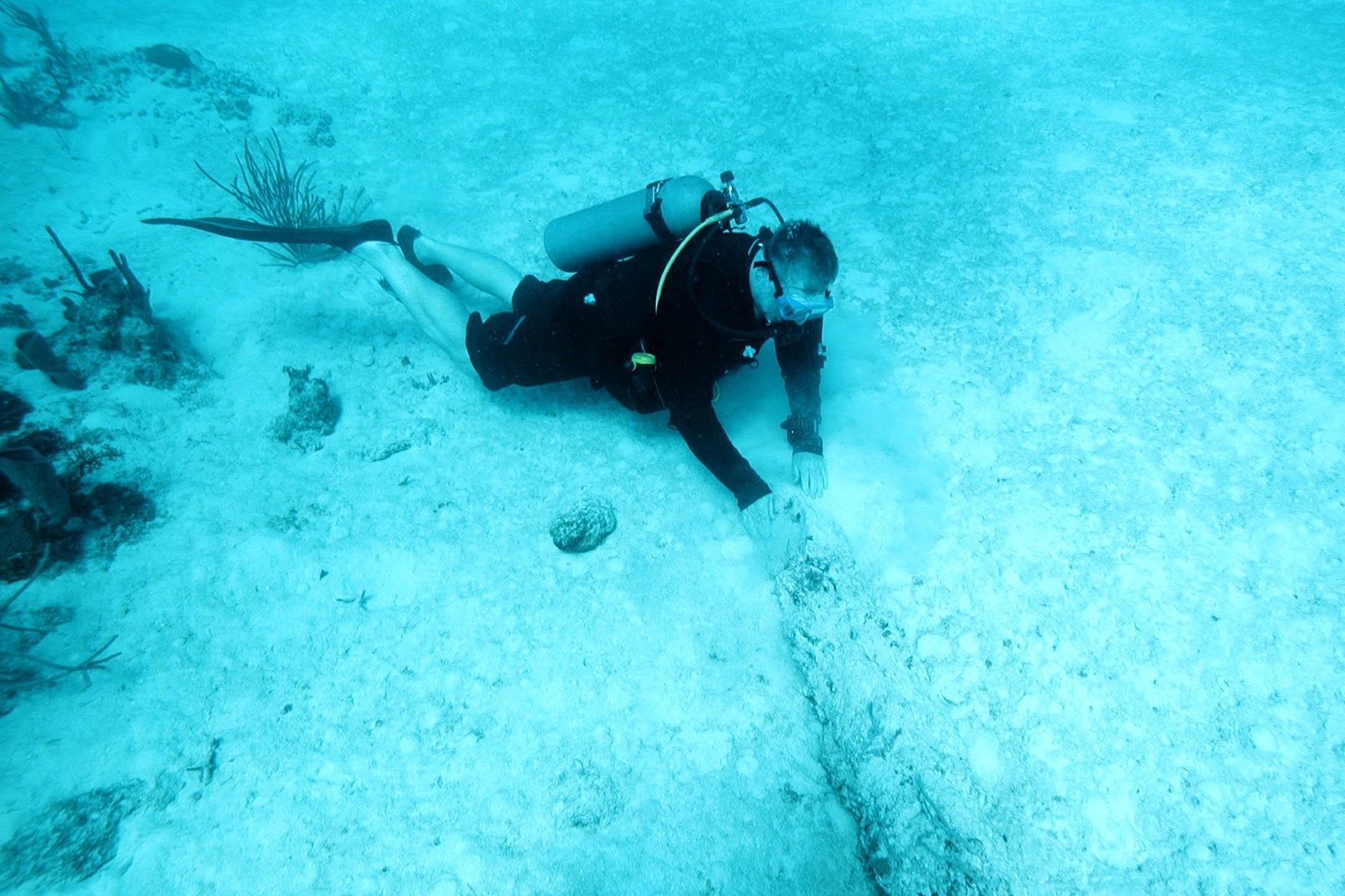 Nu tho lan dan dau doan kham pha vung bien lanh nhat the gioi hinh anh