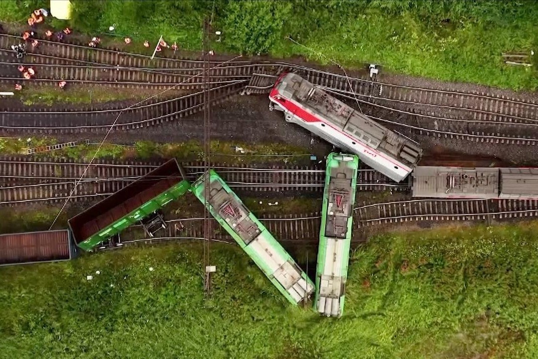 Hai doan tau cho hang va cham o Nga hinh anh